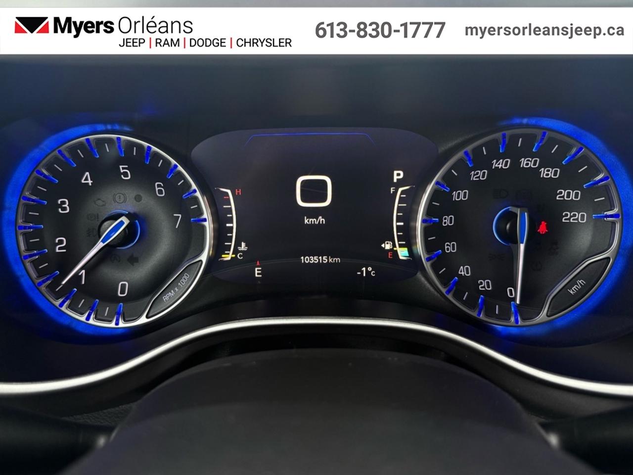 2023 Chrysler Pacifica Touring L   - Apple CarPlay Photo