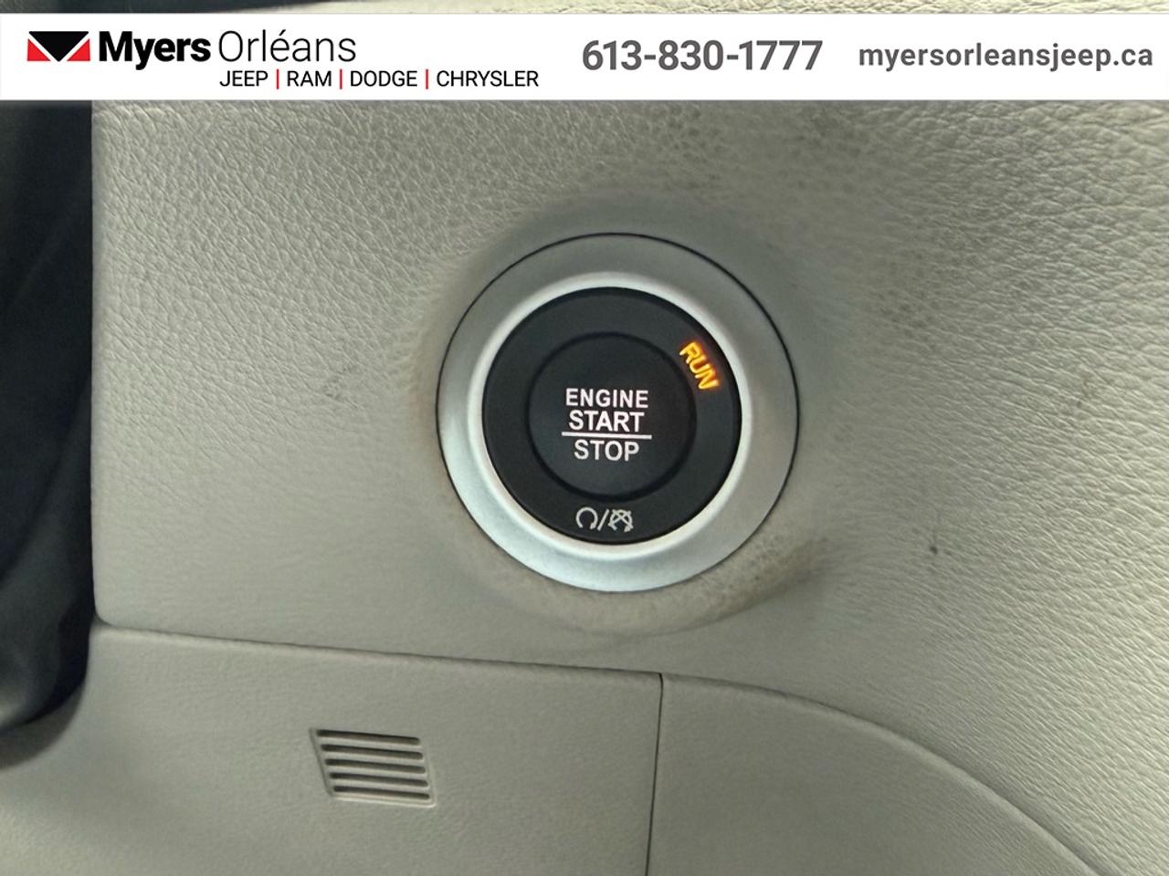 2023 Chrysler Pacifica Touring L   - Apple CarPlay Photo