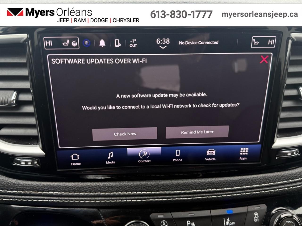 2023 Chrysler Pacifica Touring L   - Apple CarPlay Photo