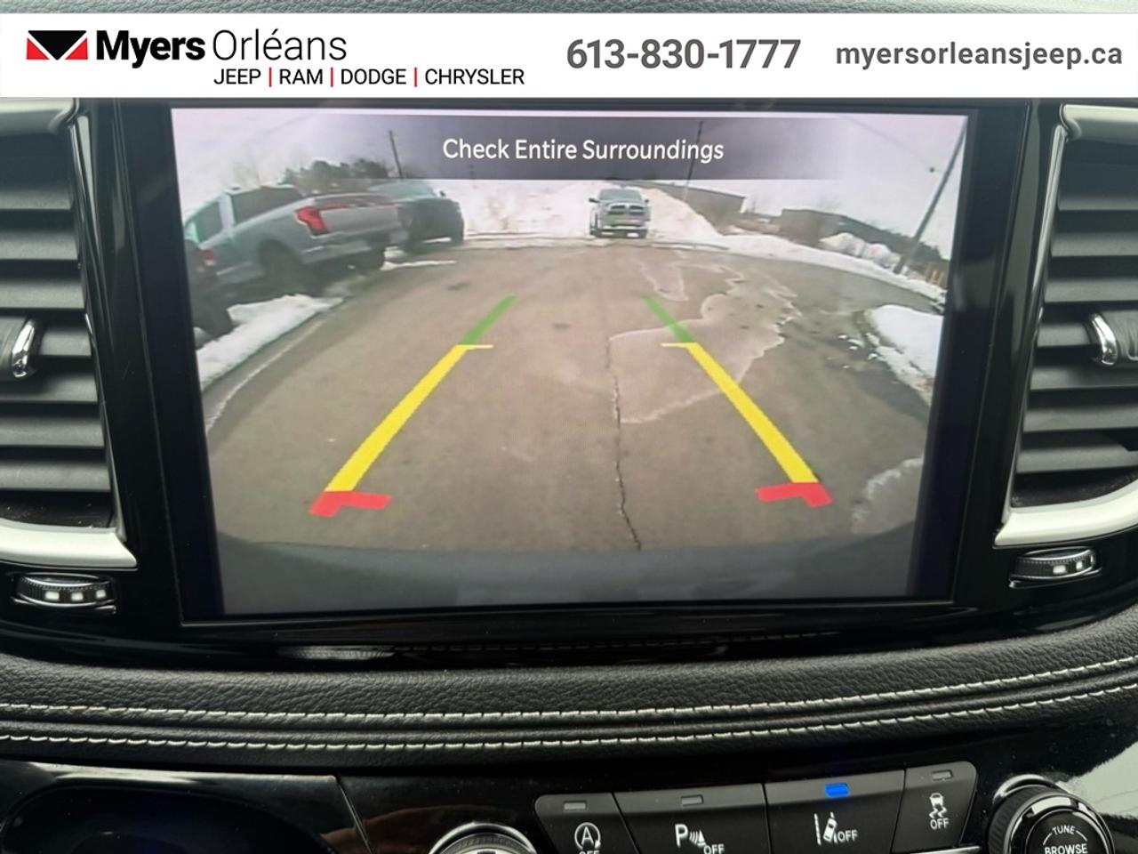 2023 Chrysler Pacifica Touring L   - Apple CarPlay Photo