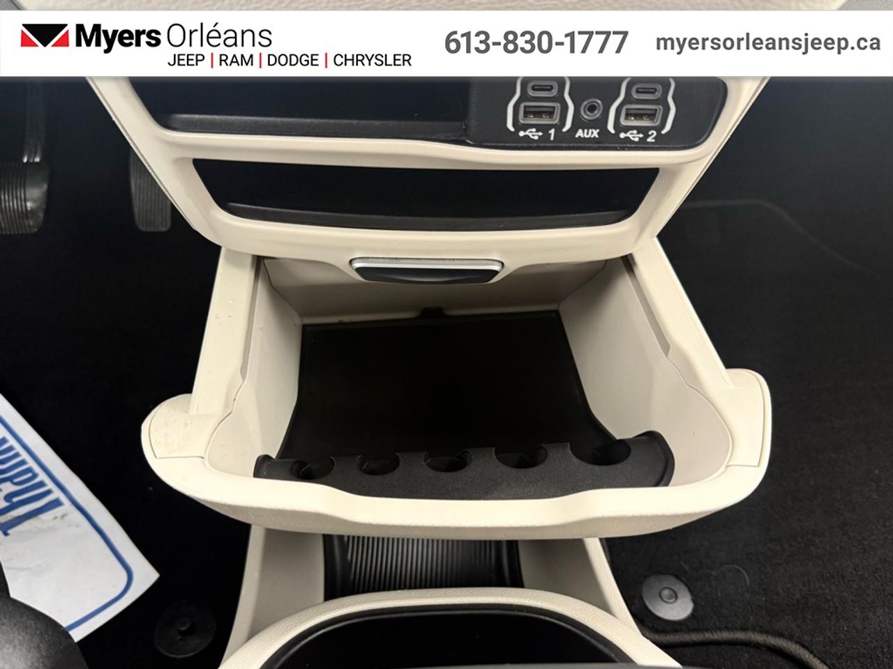 2023 Chrysler Pacifica Touring L   - Apple CarPlay Photo