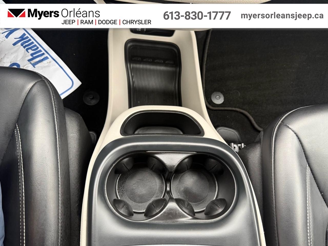 2023 Chrysler Pacifica Touring L   - Apple CarPlay Photo