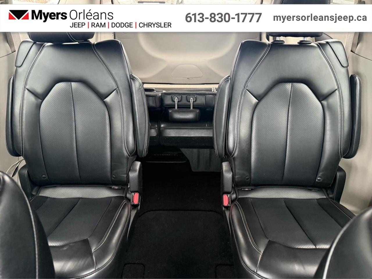 2023 Chrysler Pacifica Touring L   - Apple CarPlay Photo