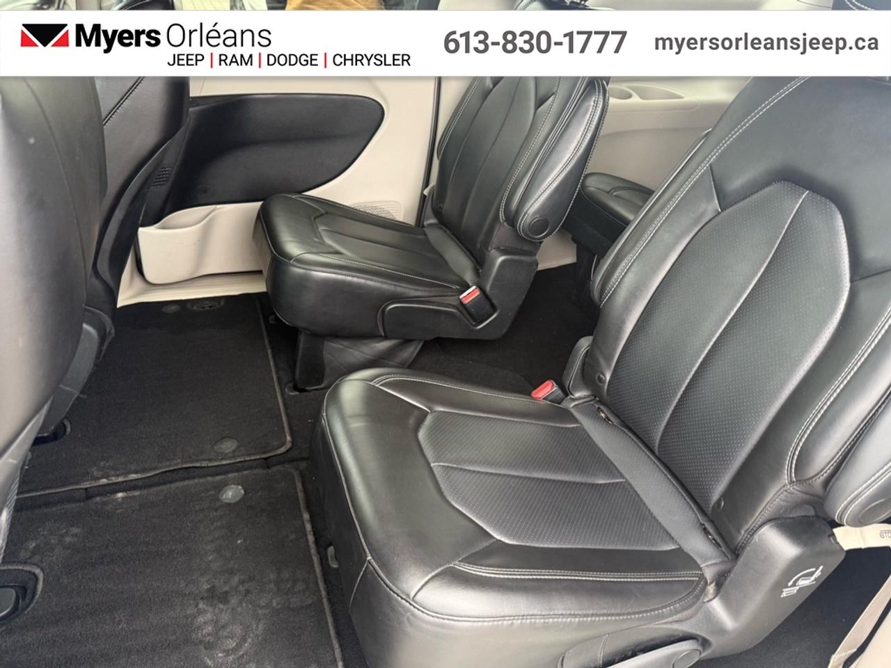 2023 Chrysler Pacifica Touring L   - Apple CarPlay Photo