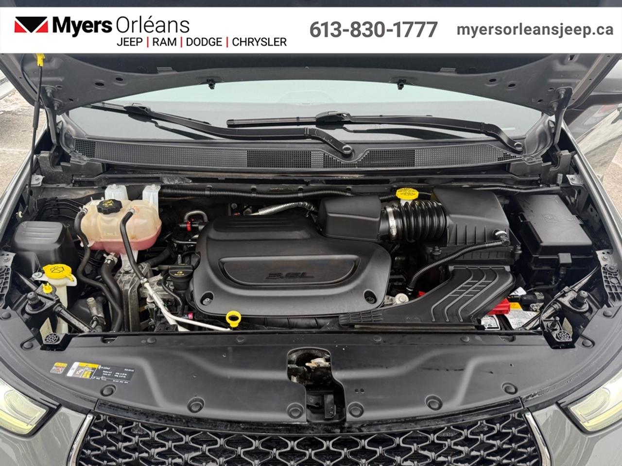 2023 Chrysler Pacifica Touring L   - Apple CarPlay Photo