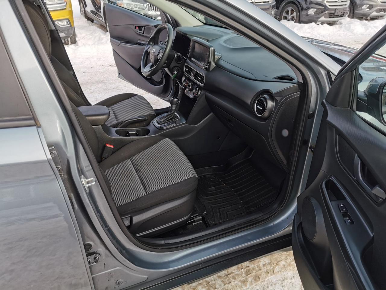 2020 Hyundai KONA SE Photo