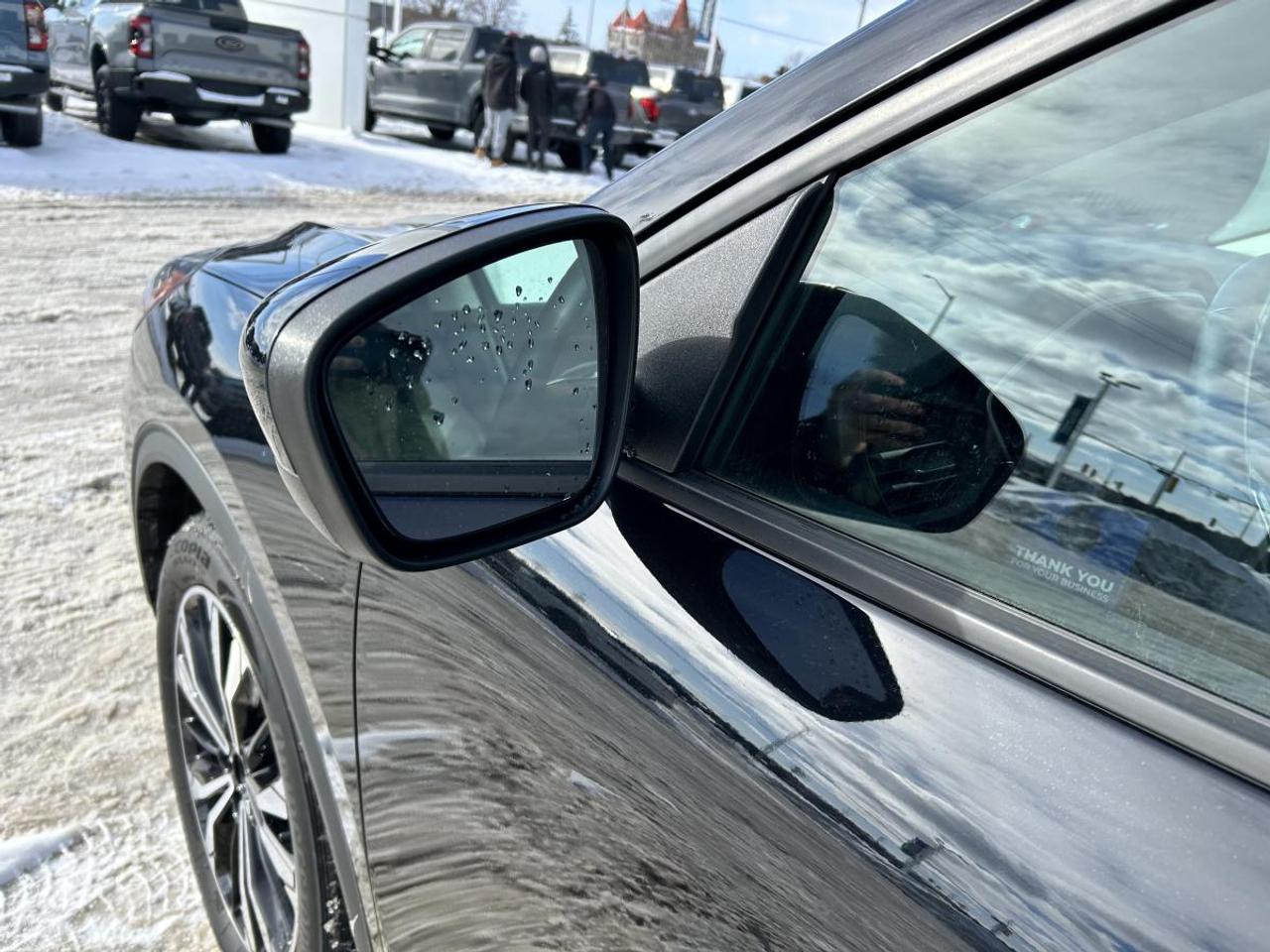 2022 Ford Escape SEL Photo