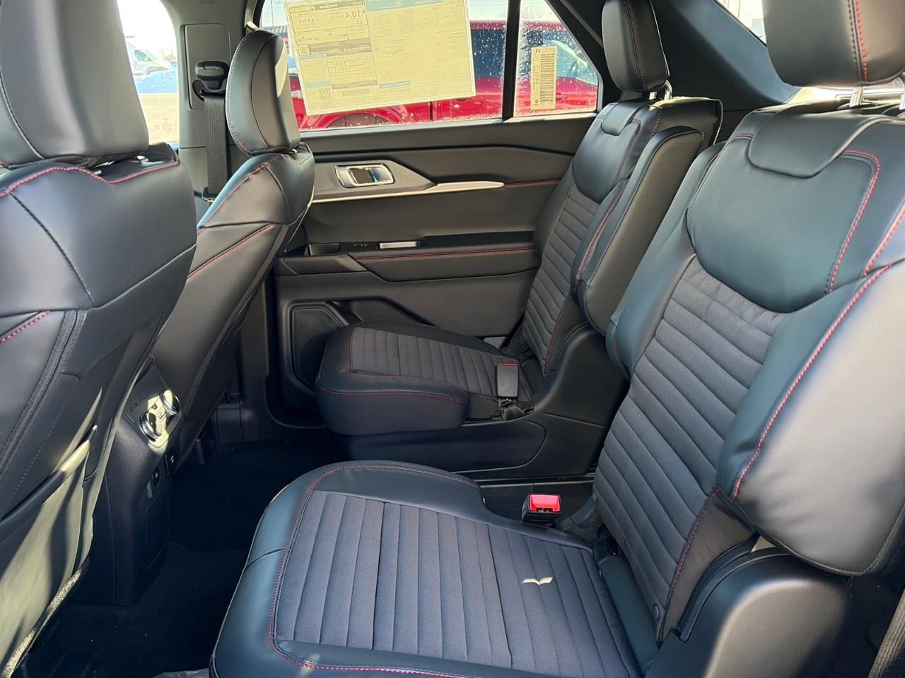 2026 Ford Explorer ST-Line 4WD Photo