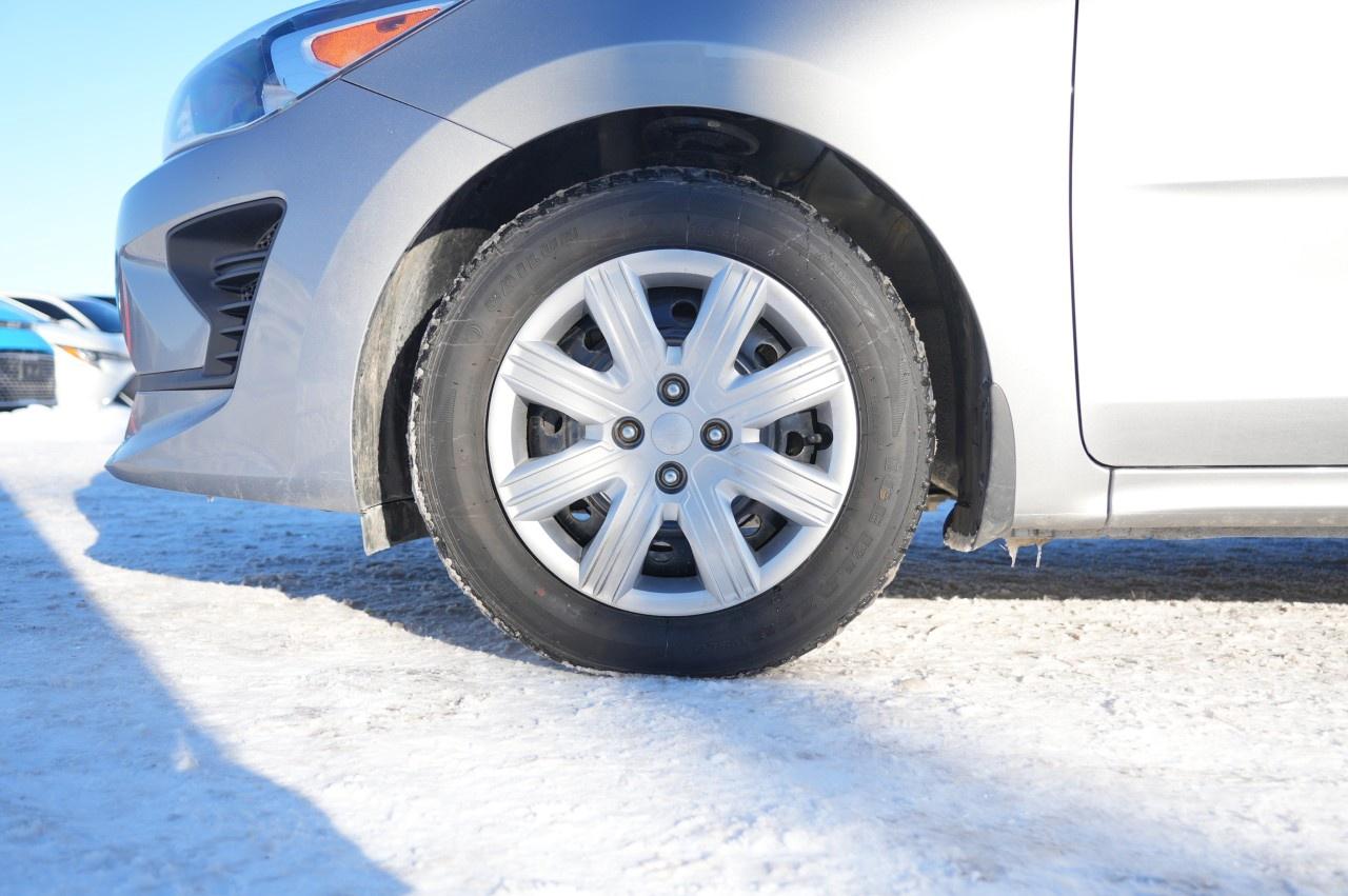 2022 Kia Rio 5-Door LX  Manual Photo