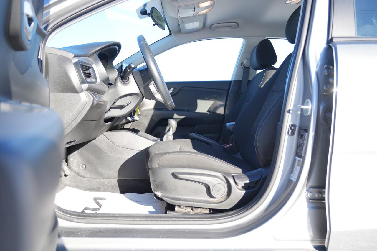 2022 Kia Rio 5-Door LX  Manual Photo