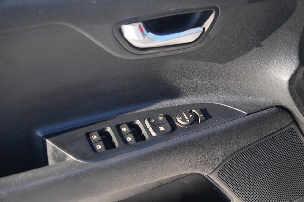 2022 Kia Rio 5-Door LX  Manual Photo