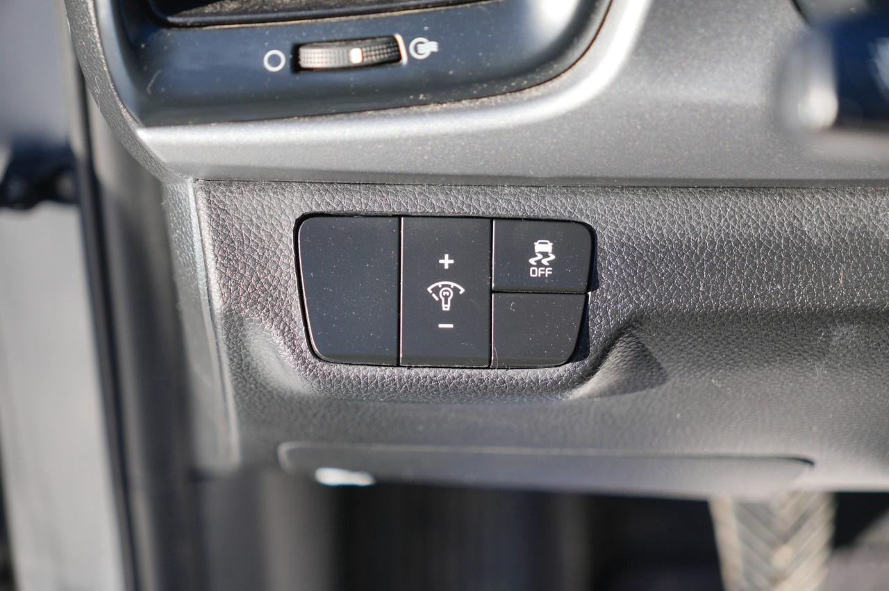 2022 Kia Rio 5-Door LX  Manual Photo