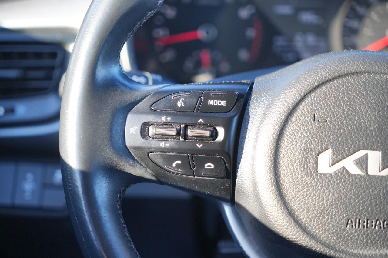 2022 Kia Rio 5-Door LX  Manual Photo