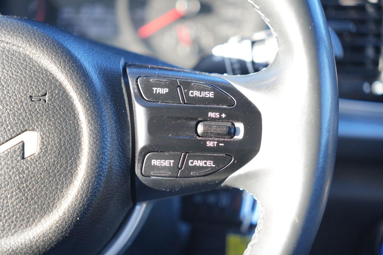 2022 Kia Rio 5-Door LX  Manual Photo