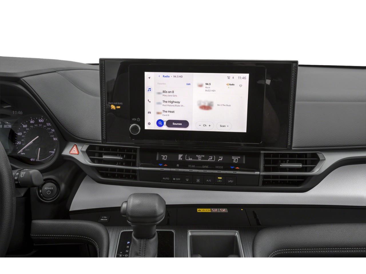 2025 Toyota Sienna LE 8-Passenger Photo