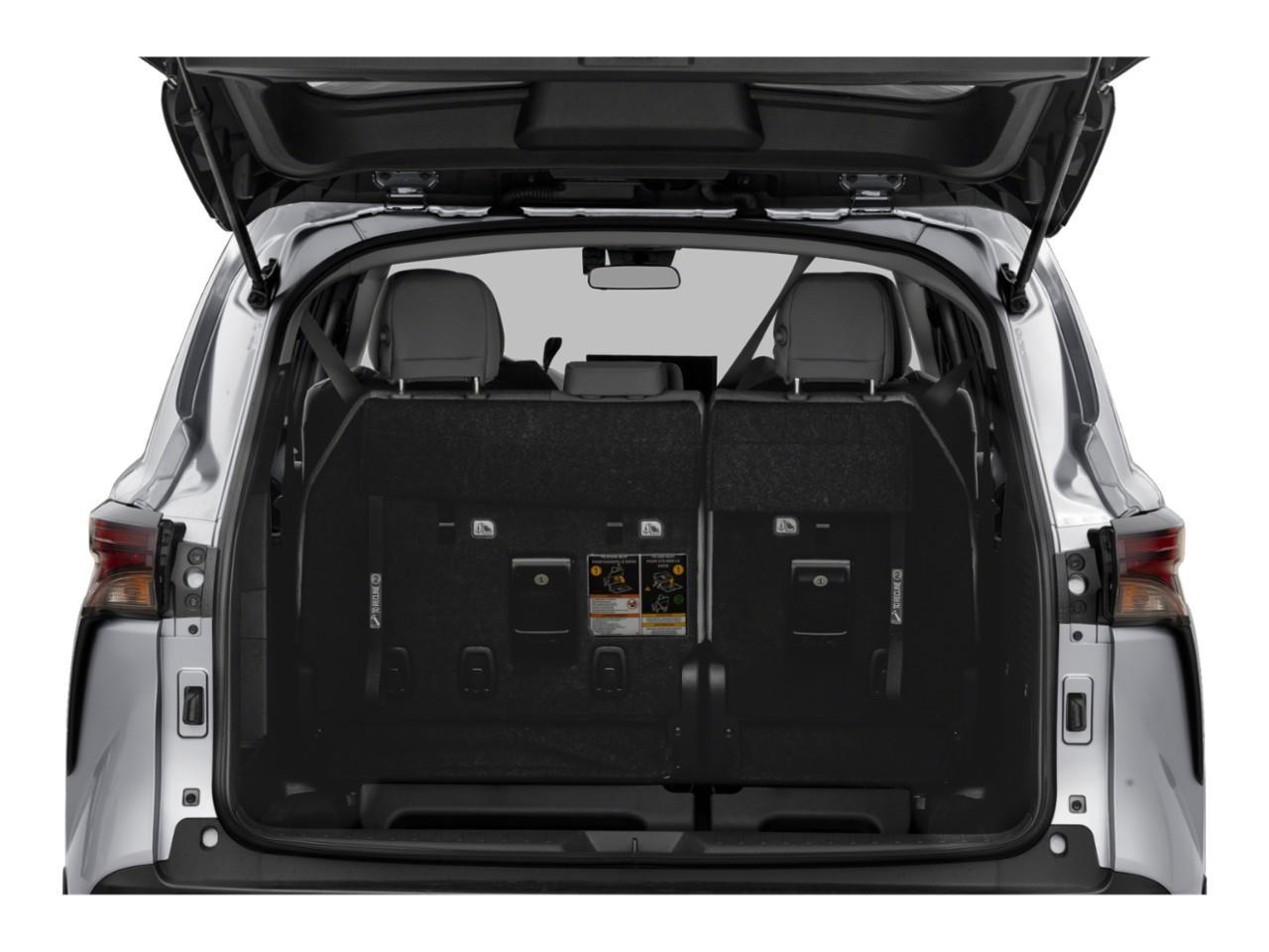 2025 Toyota Sienna LE 8-Passenger Photo