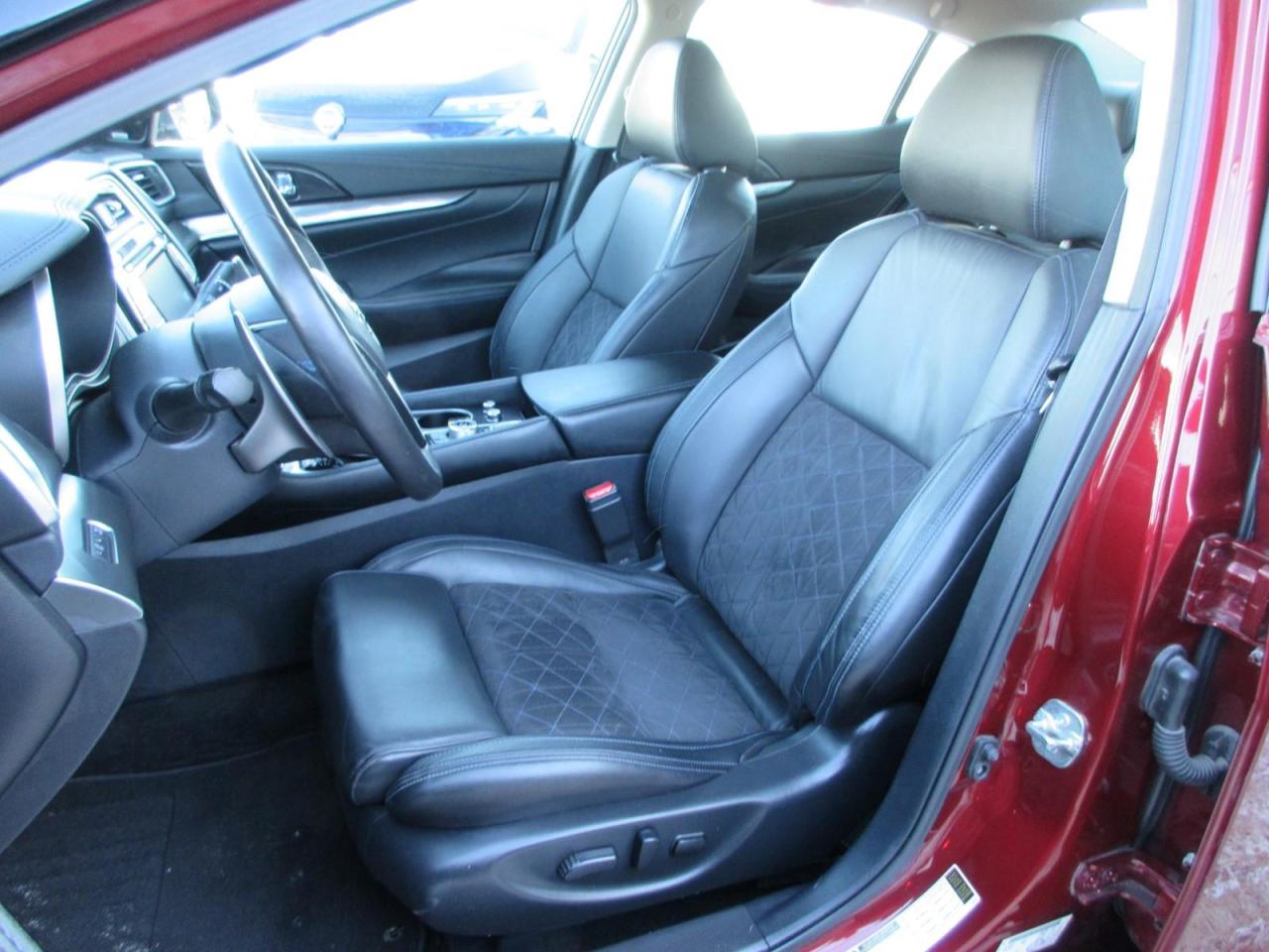 2017 Nissan Maxima 1 Photo