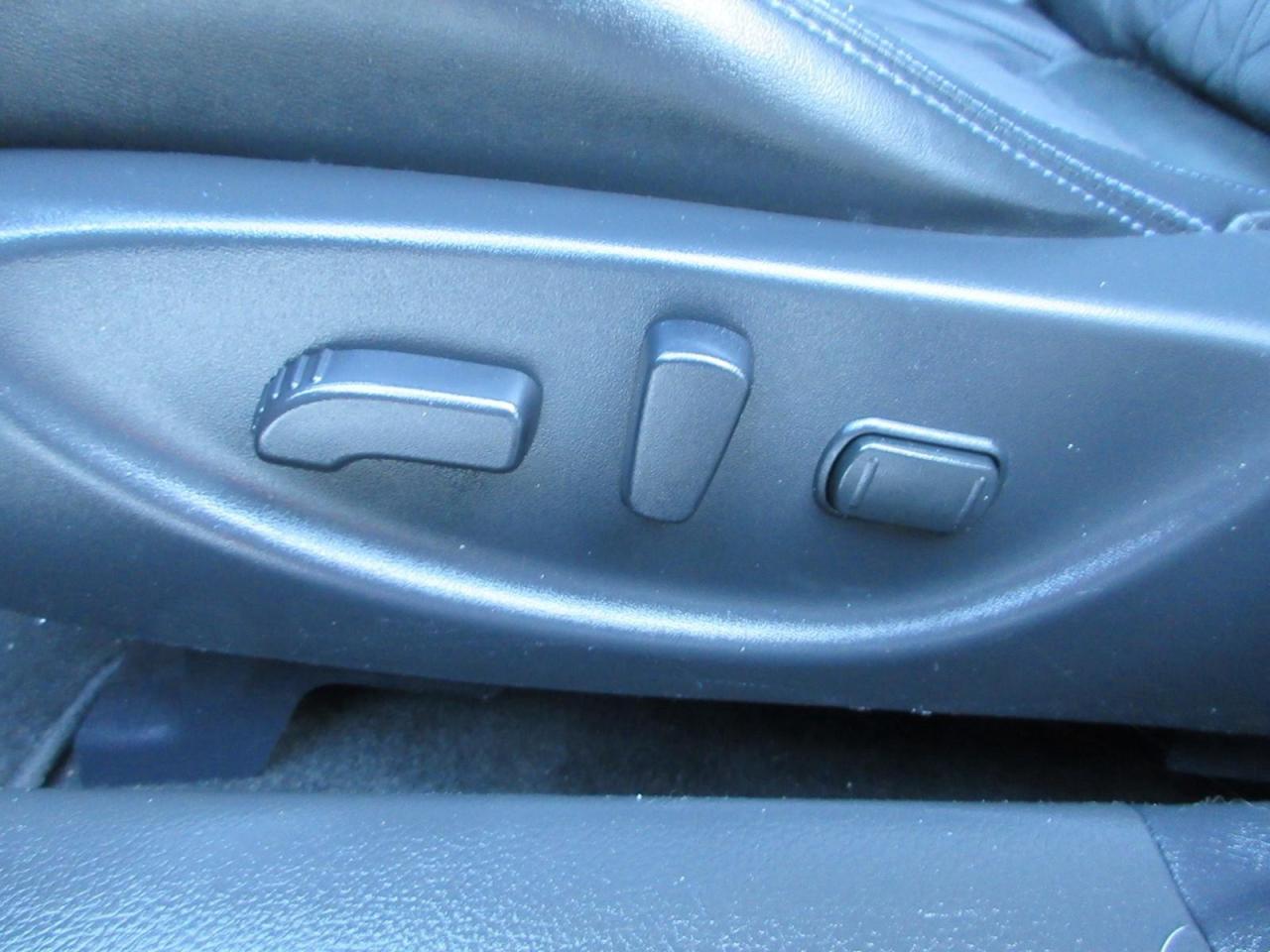 2017 Nissan Maxima 1 Photo