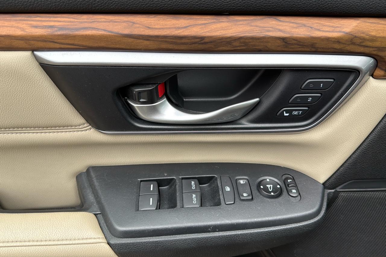 2017 Honda CR-V Touring Photo