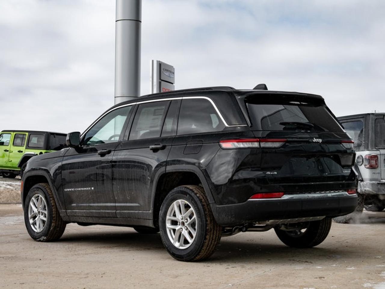 2026 Jeep Grand Cherokee Laredo Photo