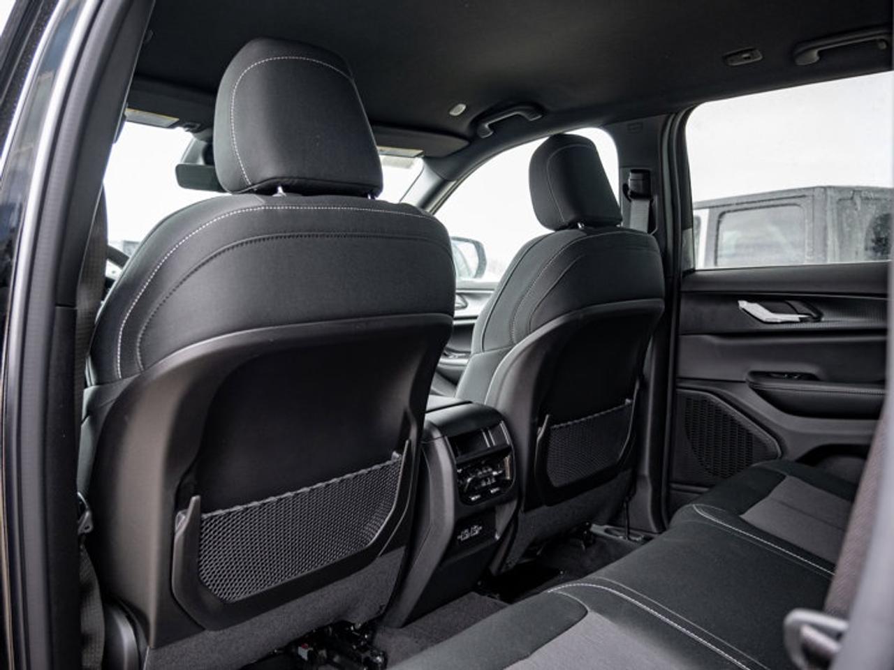 2026 Jeep Grand Cherokee Laredo Photo