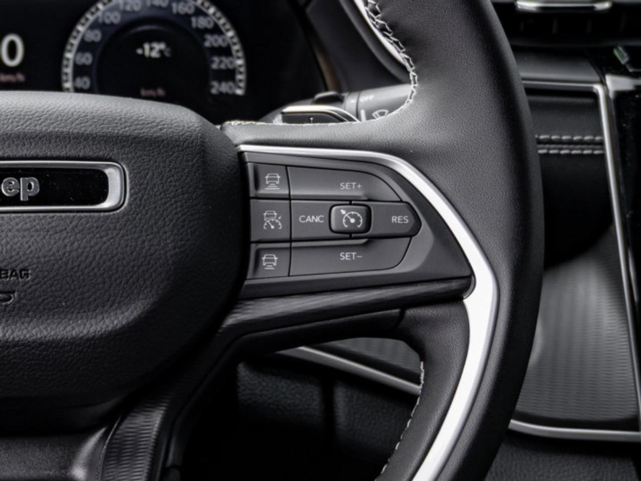 2026 Jeep Grand Cherokee Laredo Photo