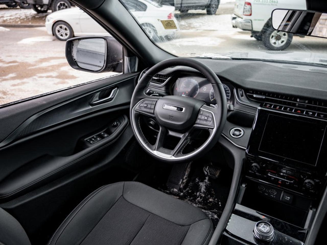 2026 Jeep Grand Cherokee Laredo Photo