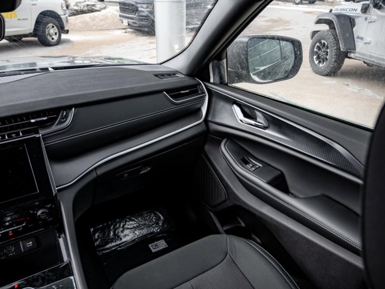 2026 Jeep Grand Cherokee Laredo Photo