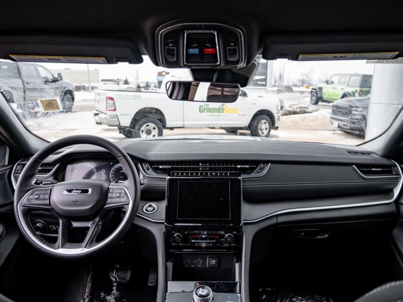 2026 Jeep Grand Cherokee Laredo Photo