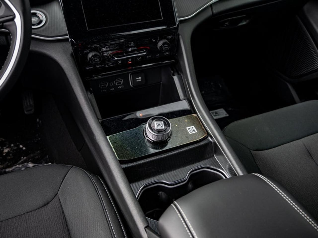 2026 Jeep Grand Cherokee Laredo Photo