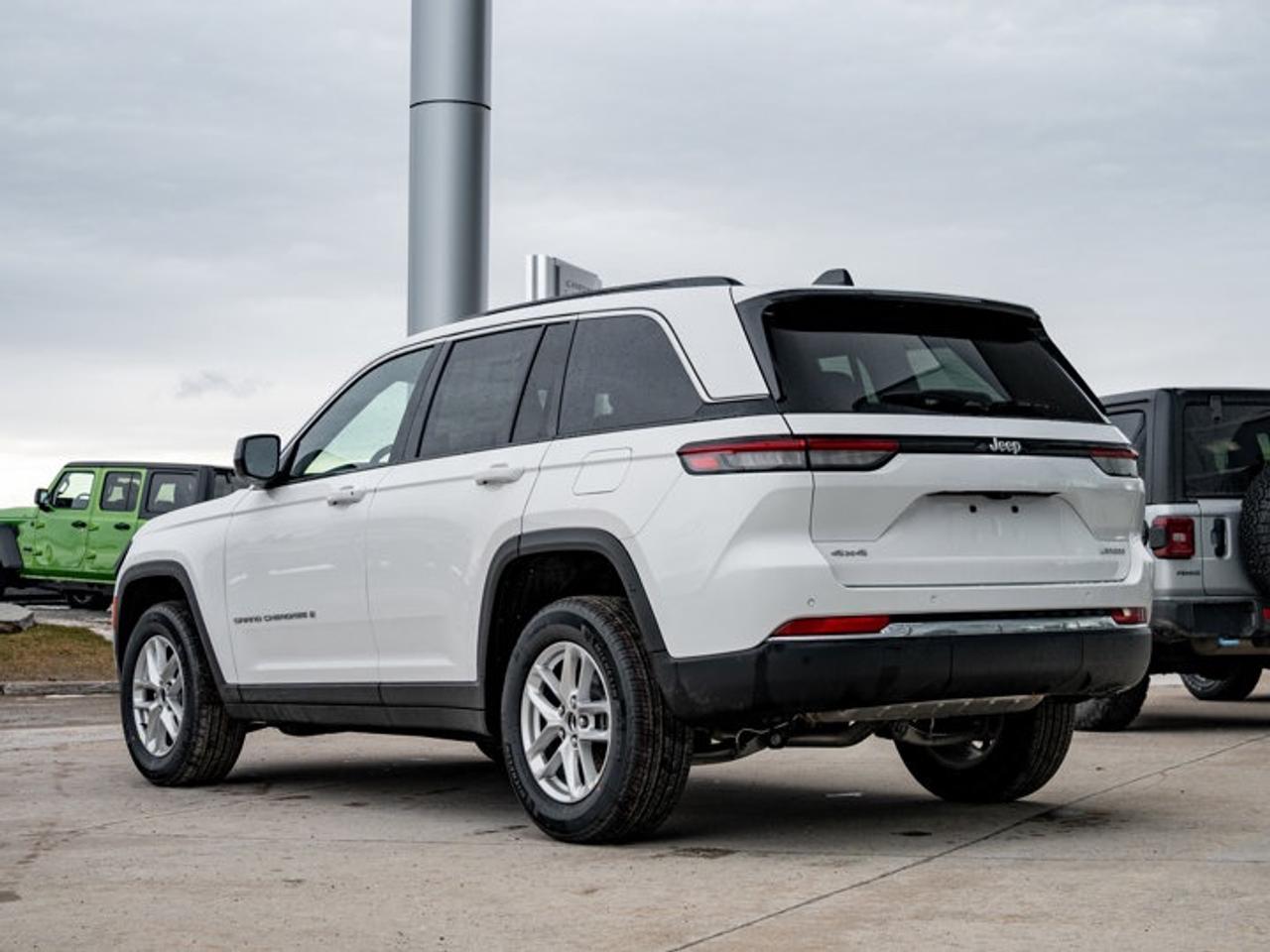 2026 Jeep Grand Cherokee Laredo Photo