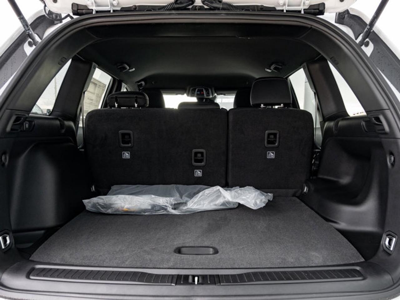 2026 Jeep Grand Cherokee Laredo Photo