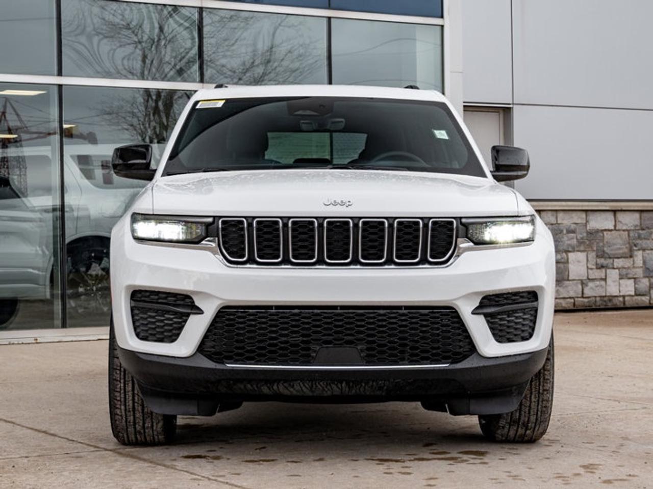 2026 Jeep Grand Cherokee Laredo Photo