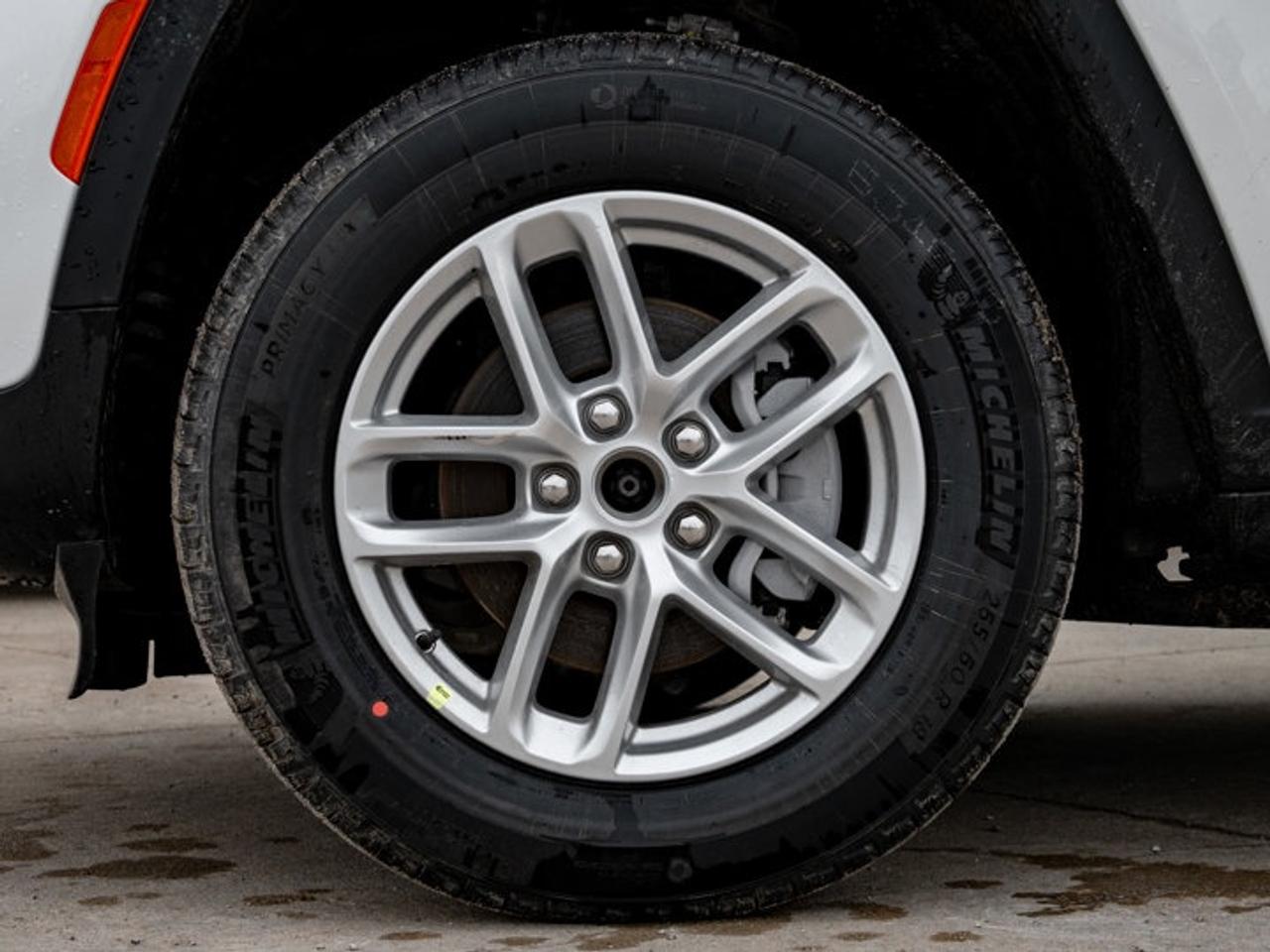 2026 Jeep Grand Cherokee Laredo Photo