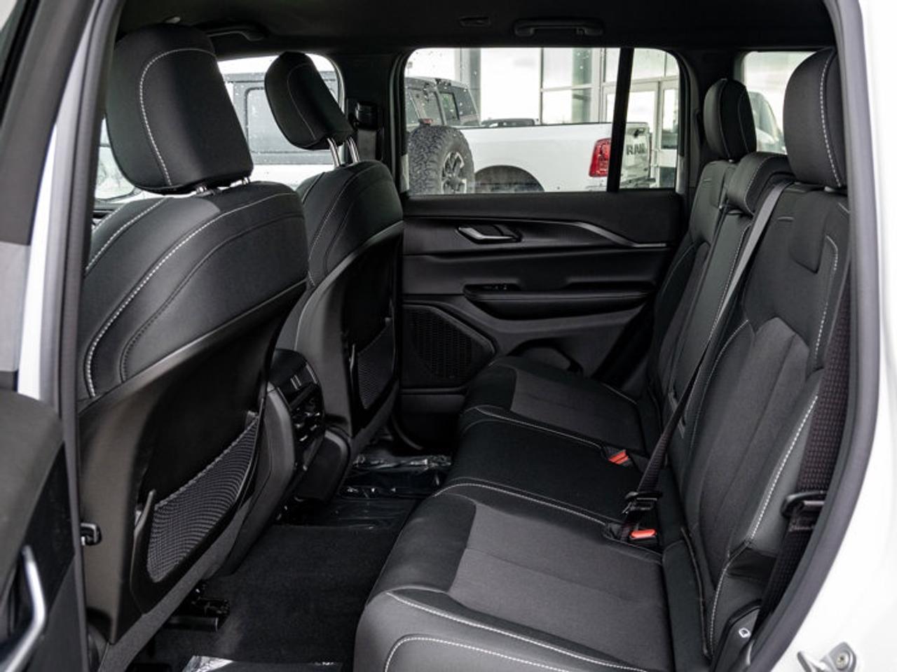 2026 Jeep Grand Cherokee Laredo Photo