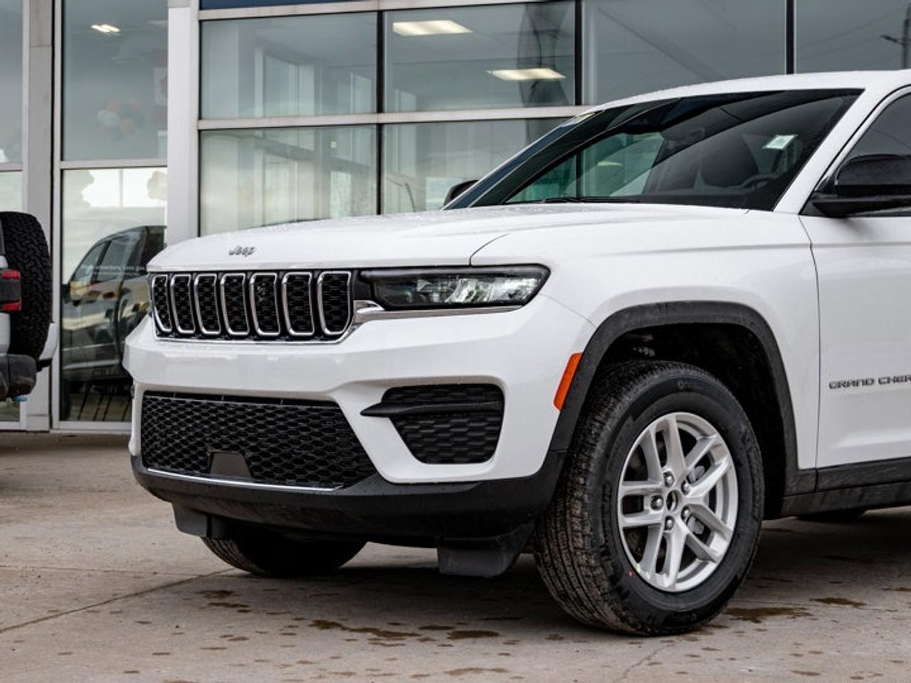 2026 Jeep Grand Cherokee Laredo Photo