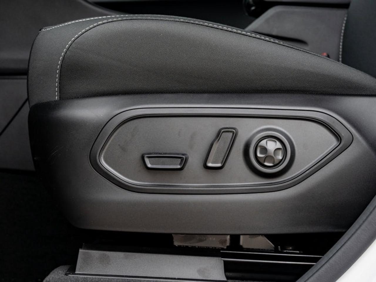 2026 Jeep Grand Cherokee Laredo Photo