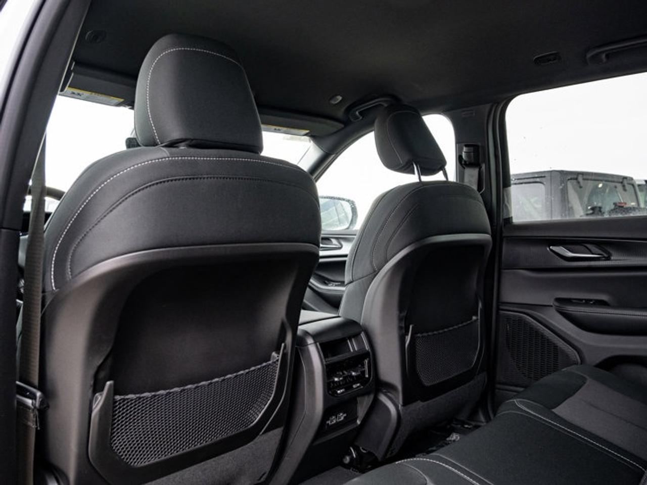 2026 Jeep Grand Cherokee Laredo Photo