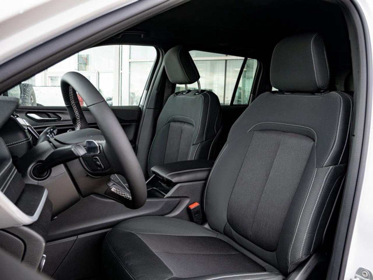 2026 Jeep Grand Cherokee Laredo Photo