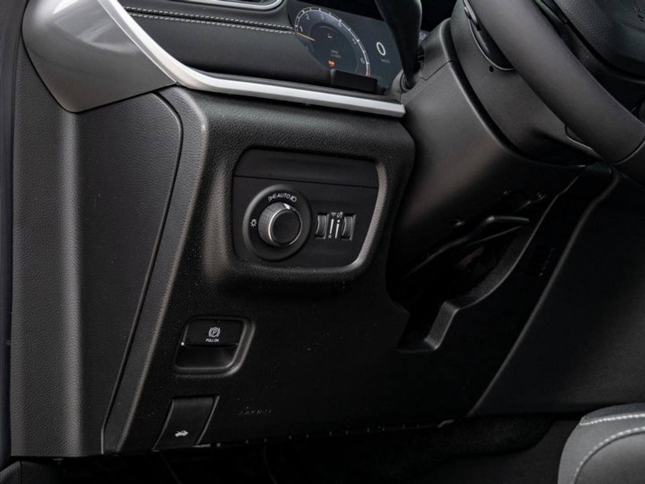 2026 Jeep Grand Cherokee Laredo Photo