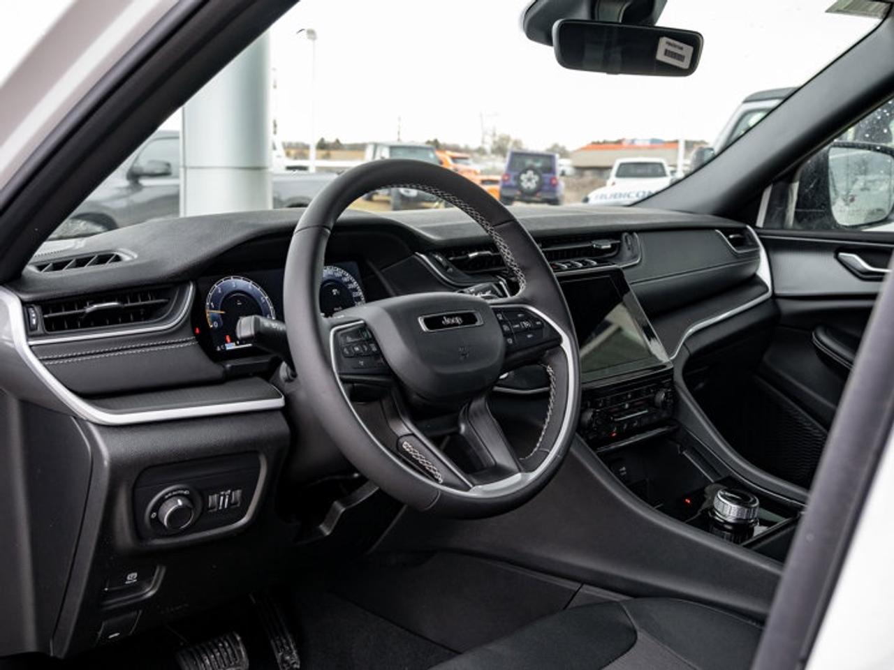 2026 Jeep Grand Cherokee Laredo Photo