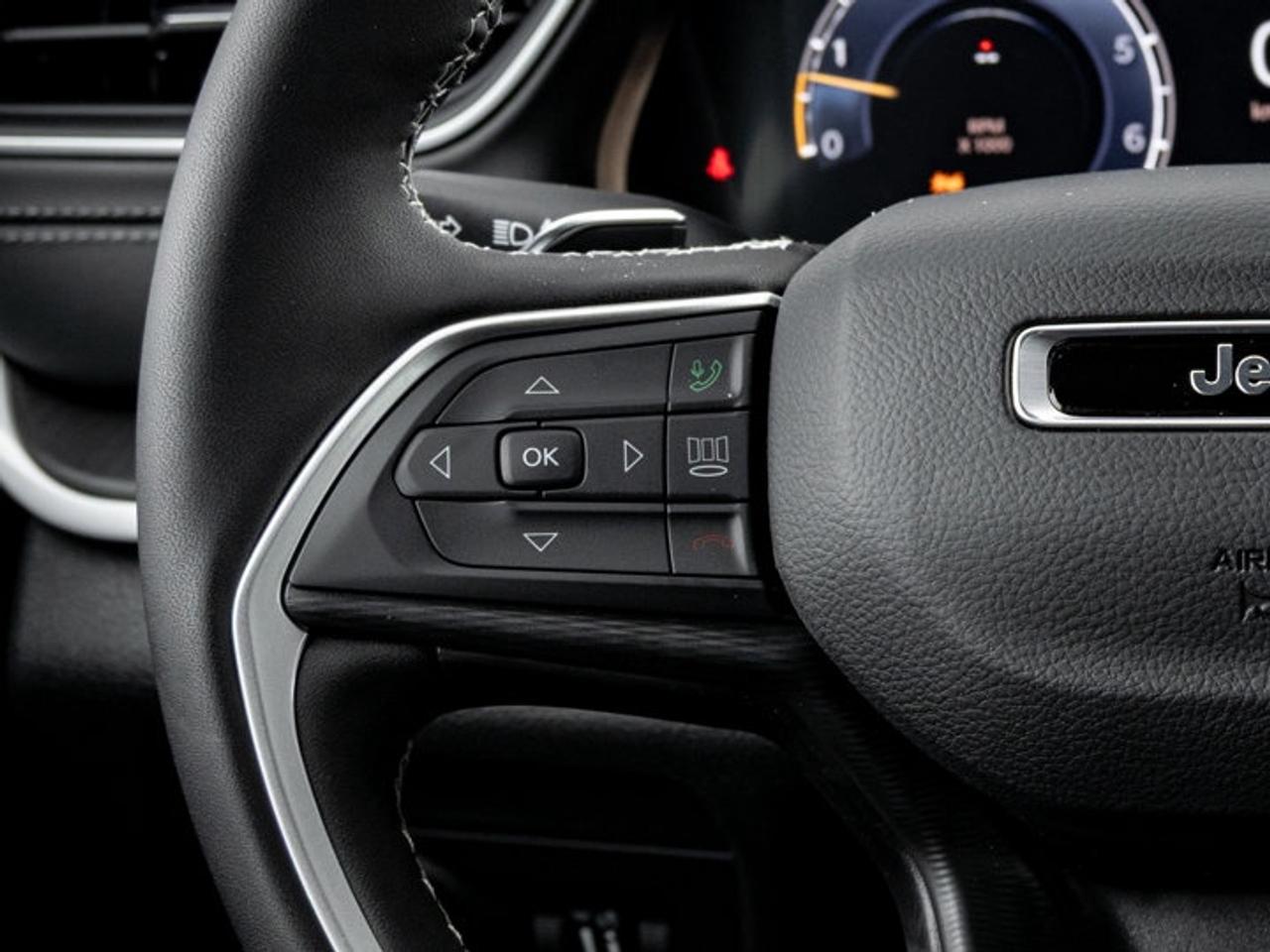 2026 Jeep Grand Cherokee Laredo Photo