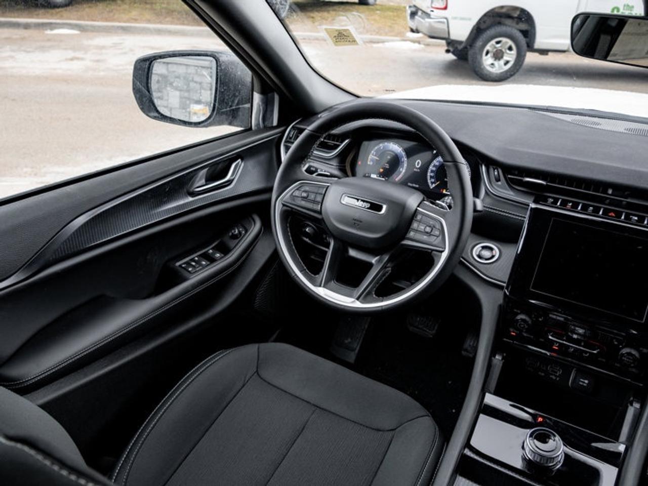 2026 Jeep Grand Cherokee Laredo Photo
