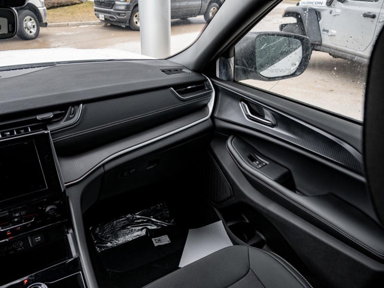 2026 Jeep Grand Cherokee Laredo Photo