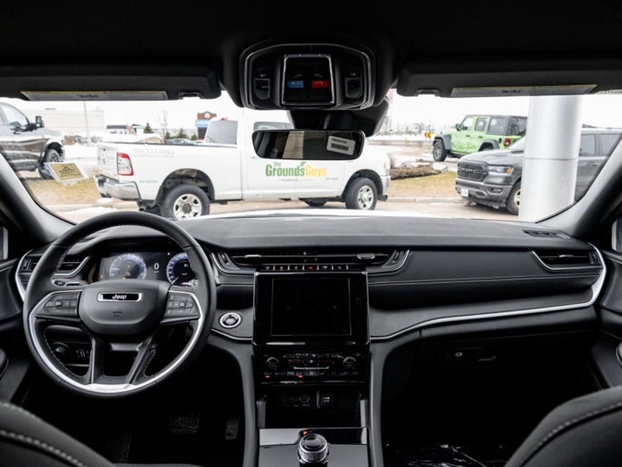 2026 Jeep Grand Cherokee Laredo Photo