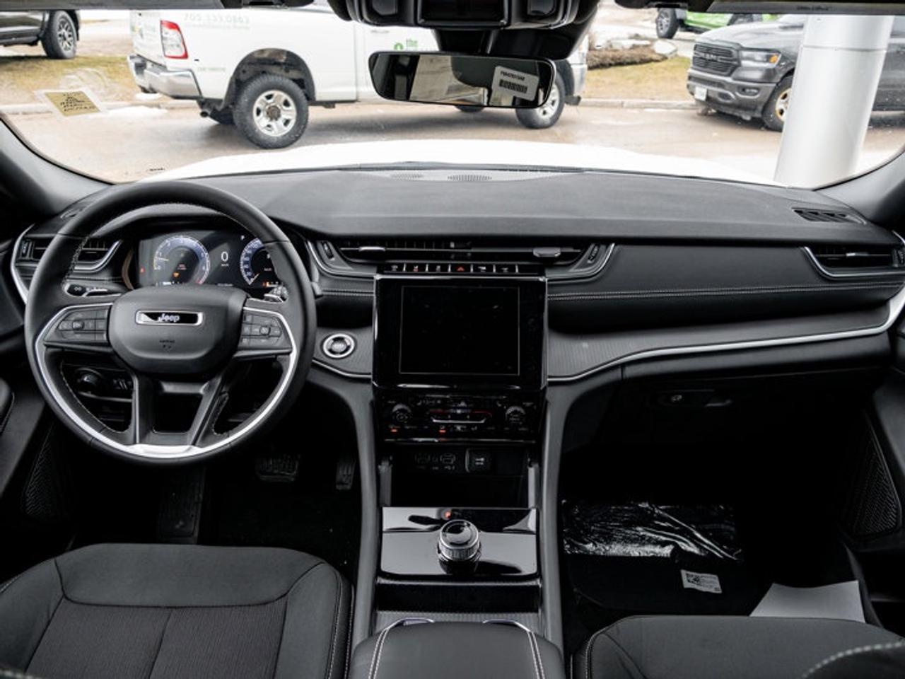 2026 Jeep Grand Cherokee Laredo Photo