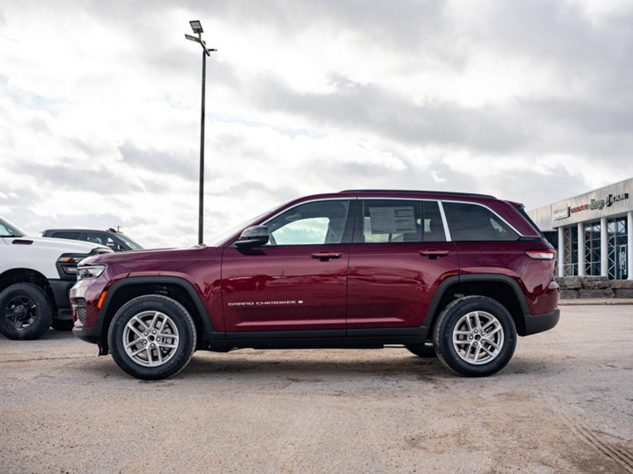 2026 Jeep Grand Cherokee Laredo X Photo