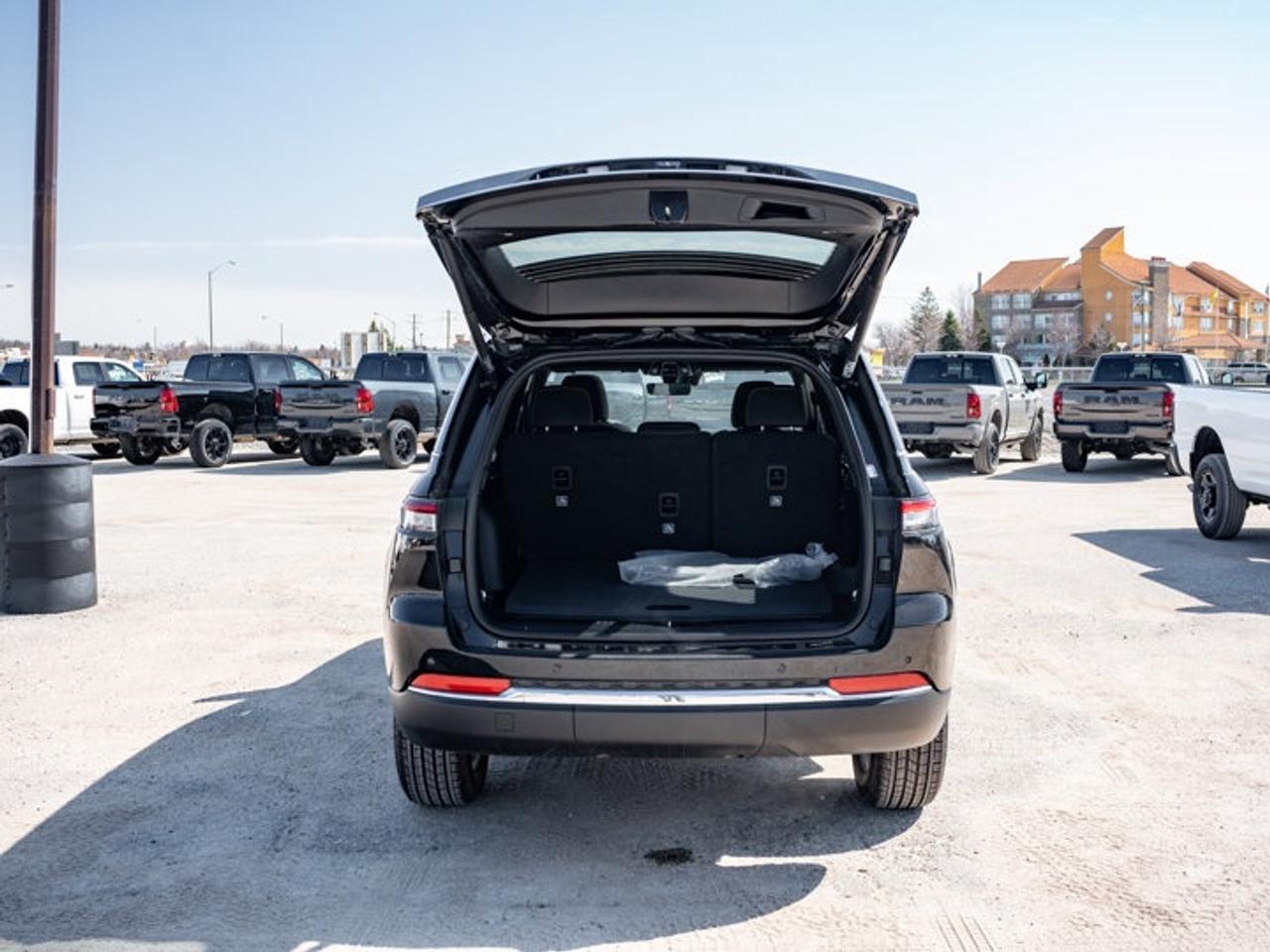 2026 Jeep Grand Cherokee Laredo X Photo