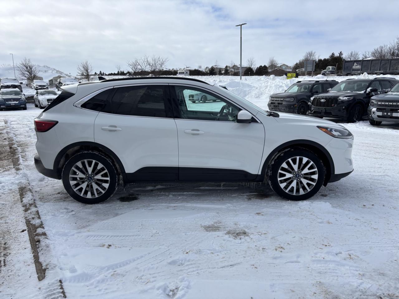 2022 Ford Escape Titanium AWD Hybrid Photo1