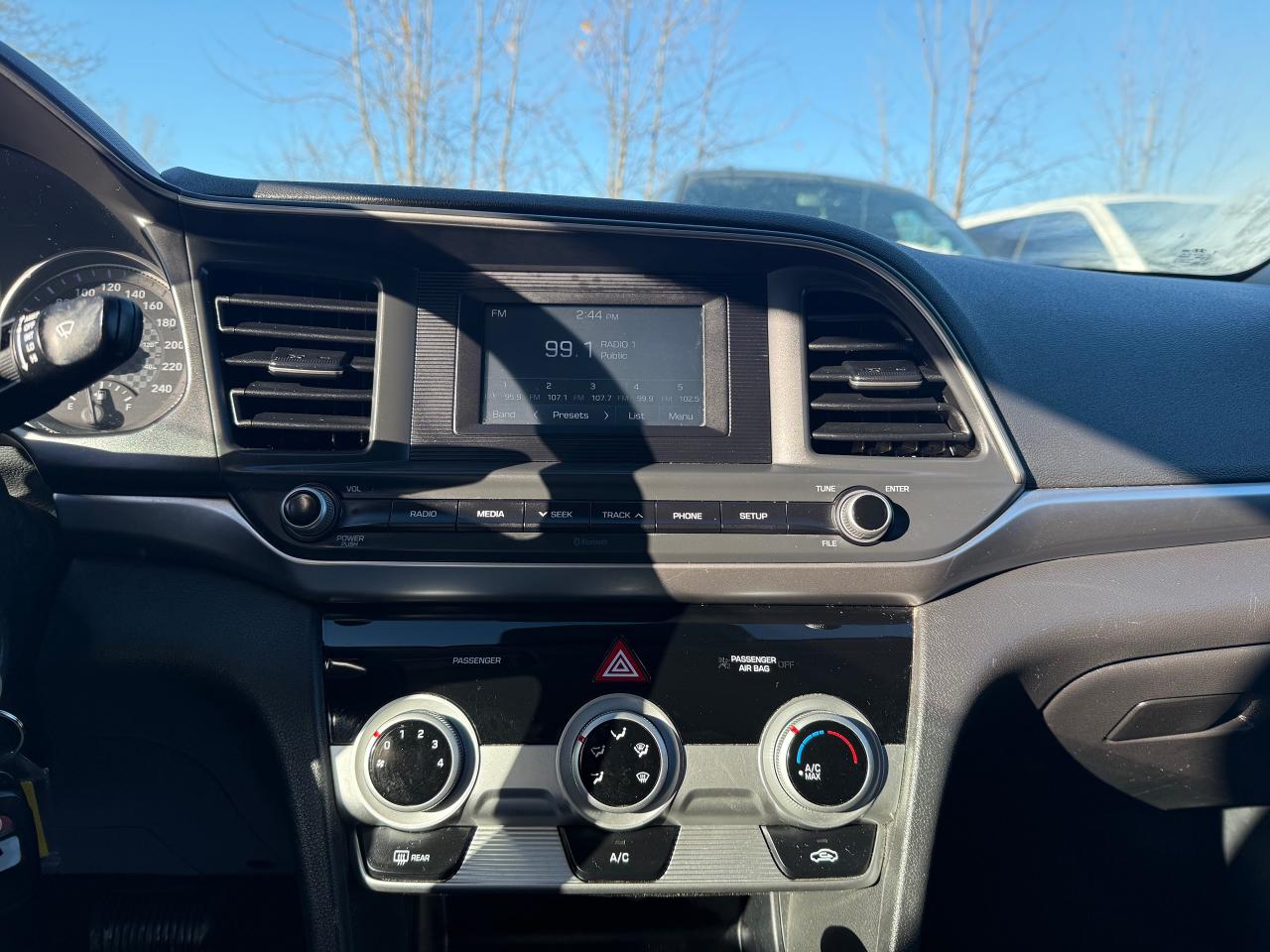 2019 Hyundai Elantra Essential Auto *CLEAN CARFAX*SAFETY INCL*FINANCING Photo